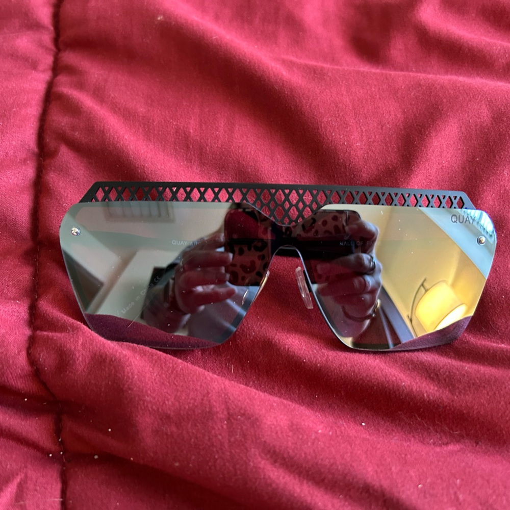 Quay hall of fame sunglasses